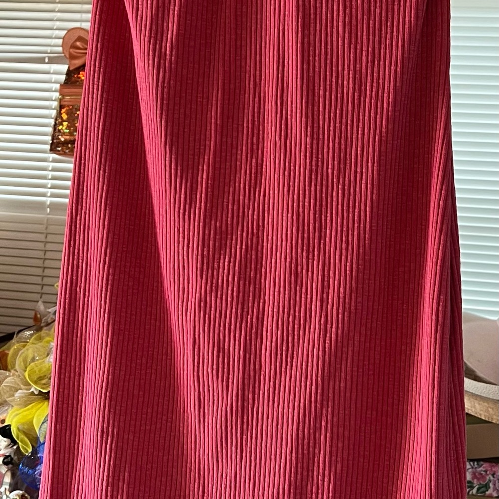 Pink maxi cut out details